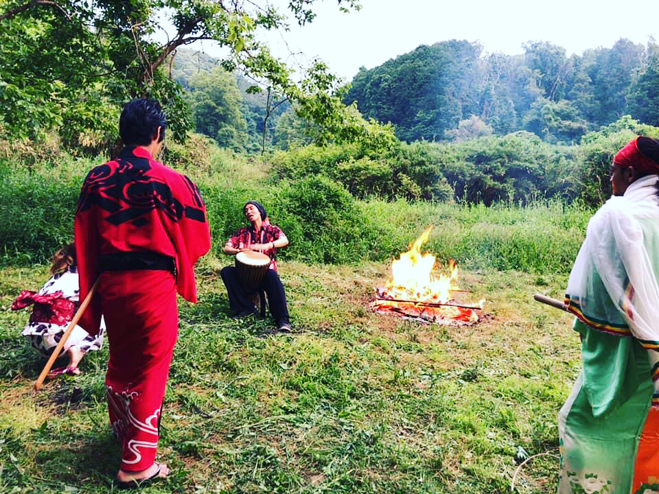 Kackey@dabigtreeと役者仲間たちと焚火